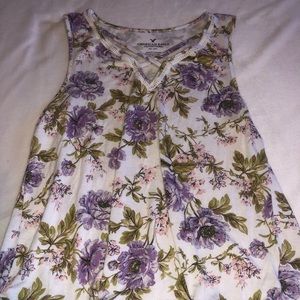 American Eagle Shirt! worn ONCE!! Adorble